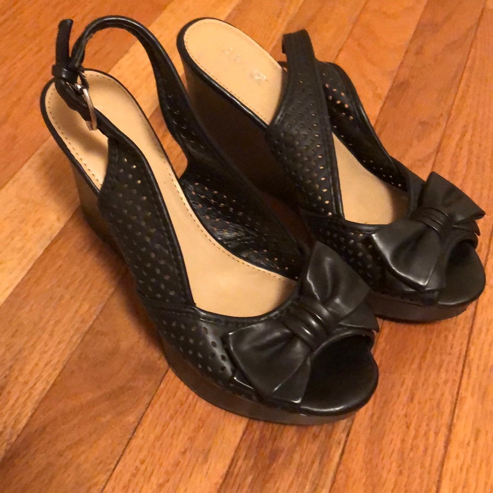 Black Wedges